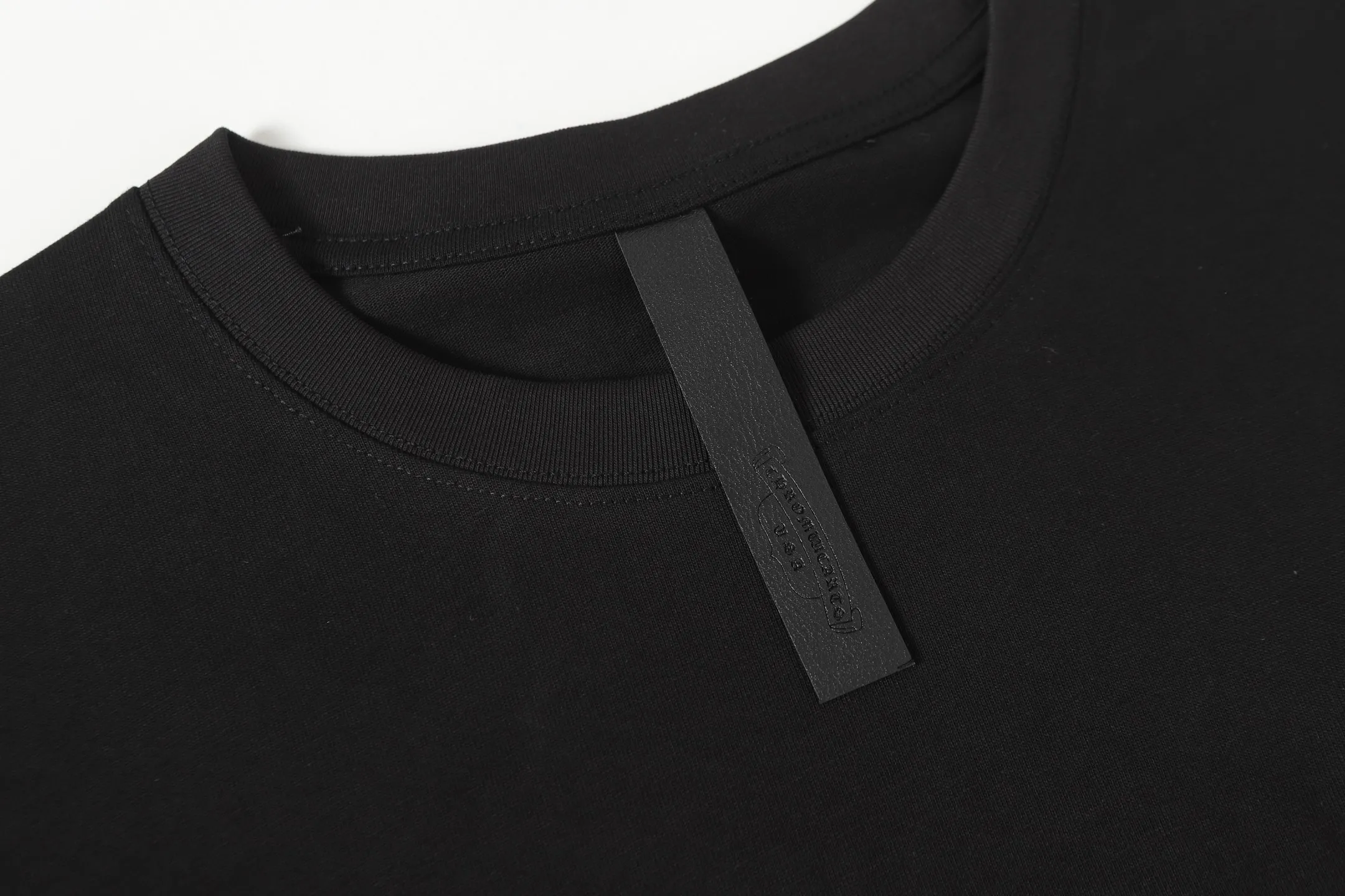 P190 Chrome Hearts CH Chrome Hearts Colorful Cross Embroidery Short Sleeve T-shirt Use imported Tajima machine embroidery, correct configuration, black 2025 Chrome Hearts transparent packaging bag, 280g custom-dyed double yarn cotton, large version, loose and stylish, different from low version, slim and long version, upper body and hip stretch, 100% commitment: top quality, not fast food, the highest version on the market, top quality - different from the ordinary versions in the market, if you care about quality You must also respect the price. Absolutely zero after-sales service. The return rate so far is 0. It’s hard not to love the style. - 280g custom-dyed double yarn fabric. - Correct high-density main mark, washed tag, hand-sewn.